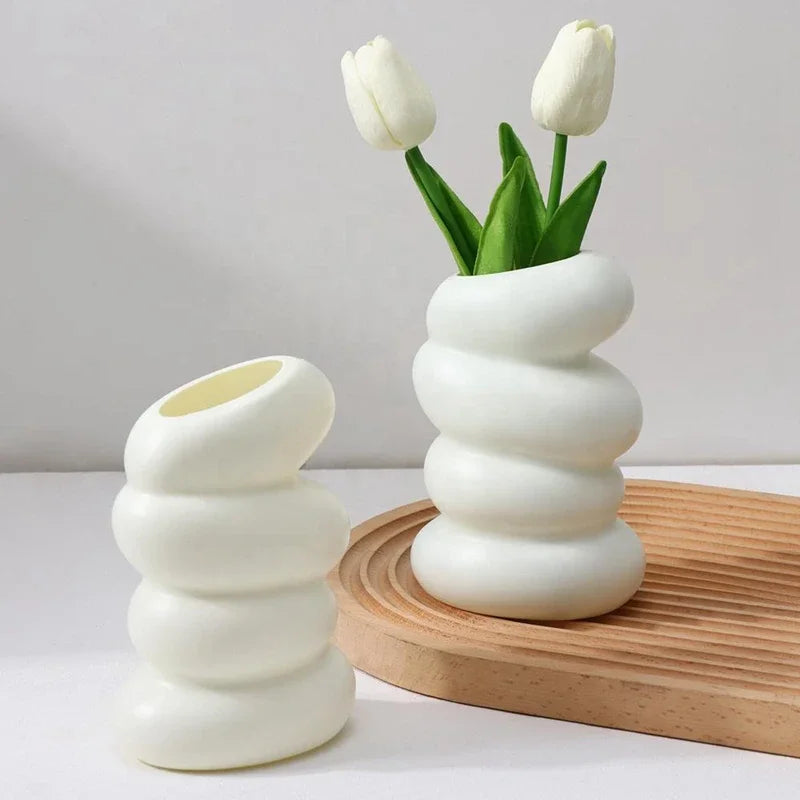 Modern Decorative Vase – Sleek, Stylish & Effortlessly Elegant