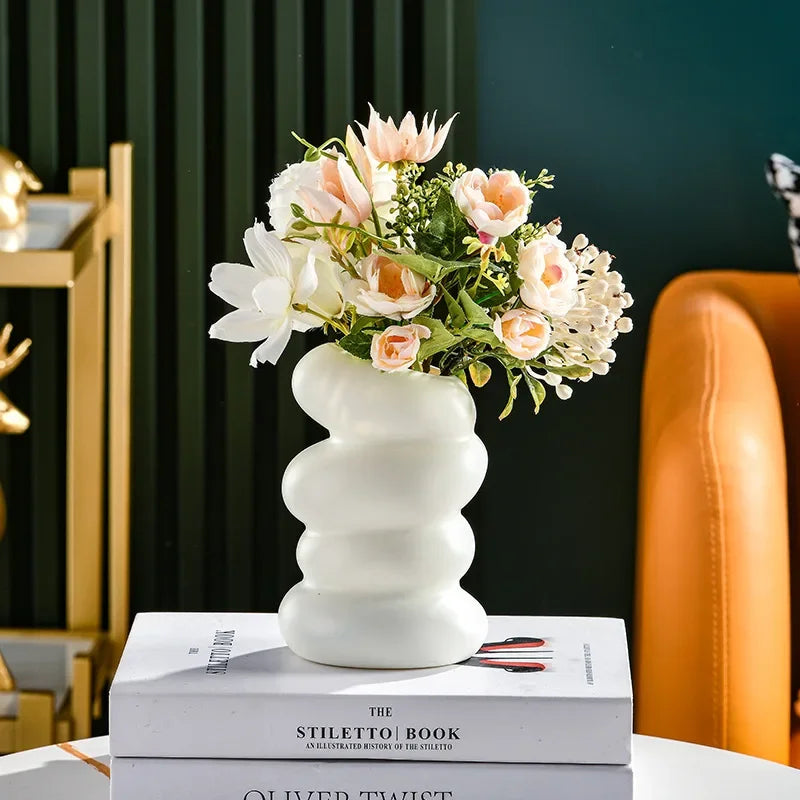 Modern Decorative Vase – Sleek, Stylish & Effortlessly Elegant