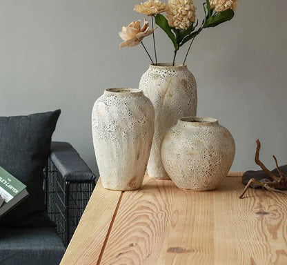 Timeless Elegance: Retro Ceramic Vase with Antique Finish