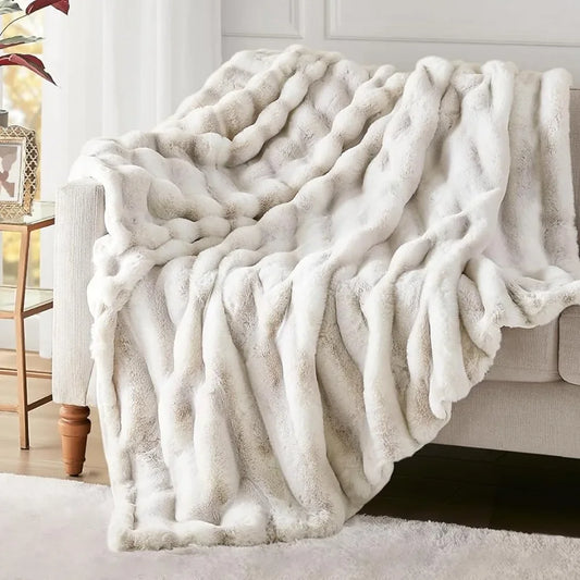 Ultra Soft Faux Fur Throw Blanket – Luxurious Comfort & Style