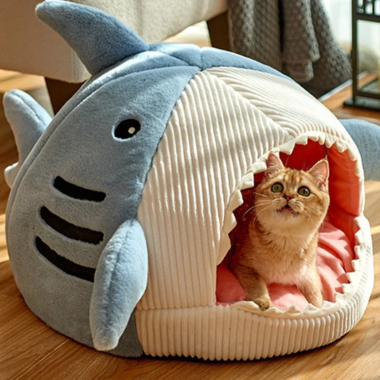 Shark Design Winter Pet House – Cozy Cave for Cats & Small Dogs